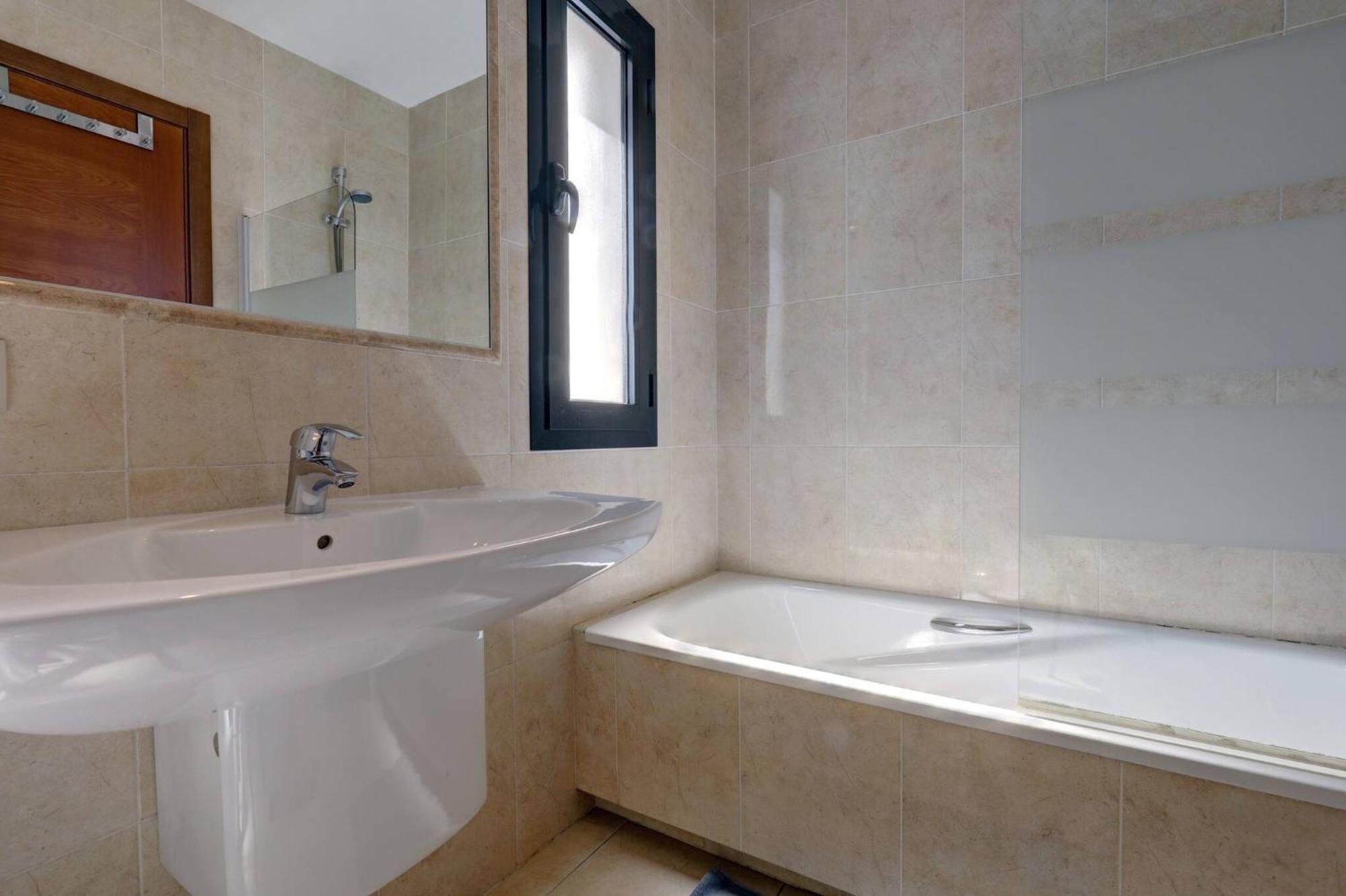 011 Bright And Spacious Villa With Private Pool 贝纳尔马德纳 外观 照片