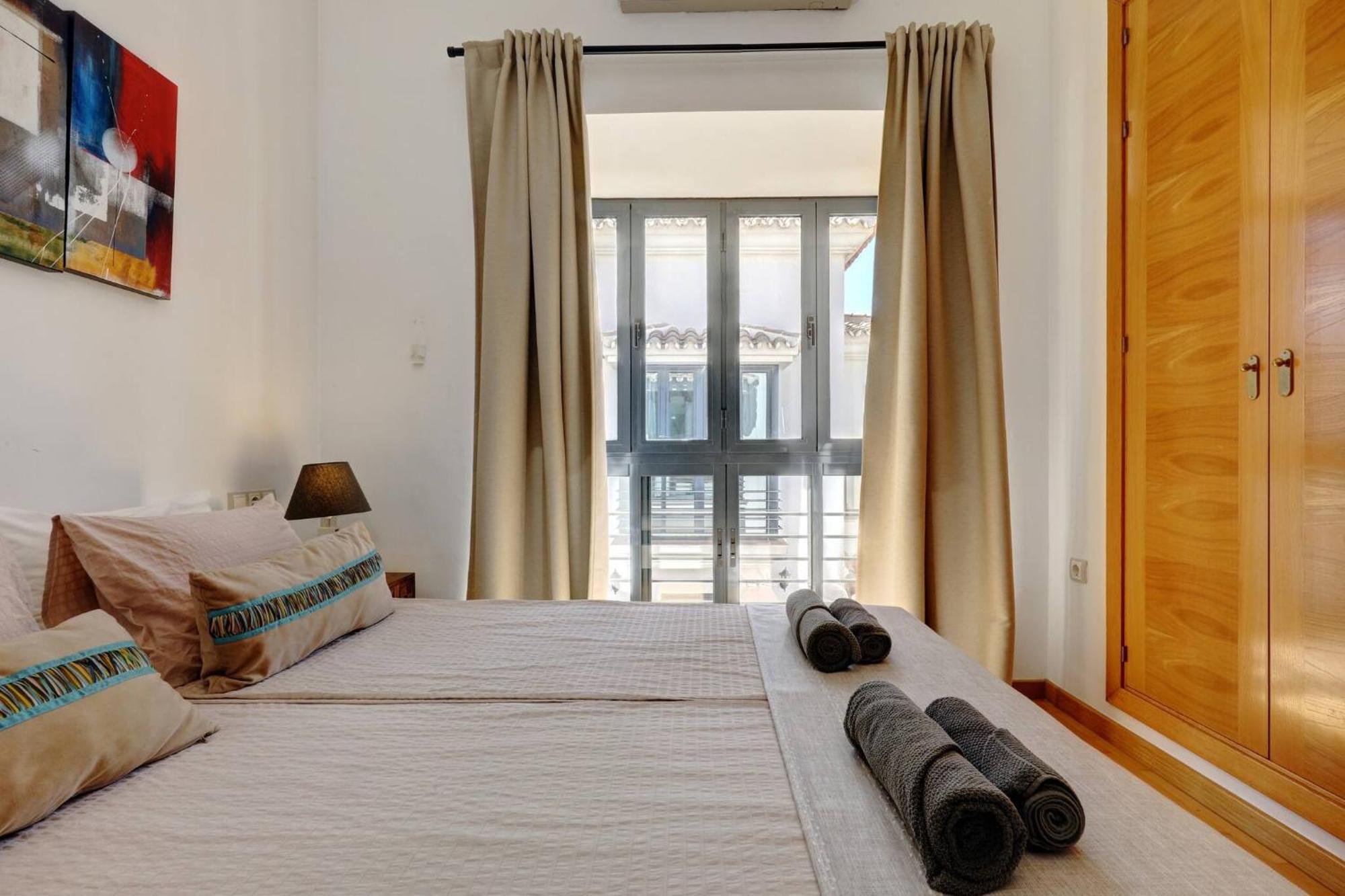 011 Bright And Spacious Villa With Private Pool 贝纳尔马德纳 外观 照片