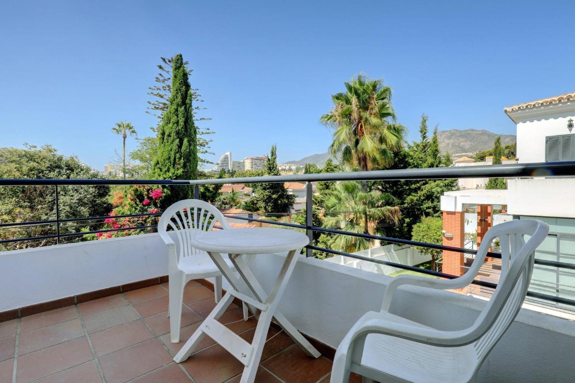 011 Bright And Spacious Villa With Private Pool 贝纳尔马德纳 外观 照片