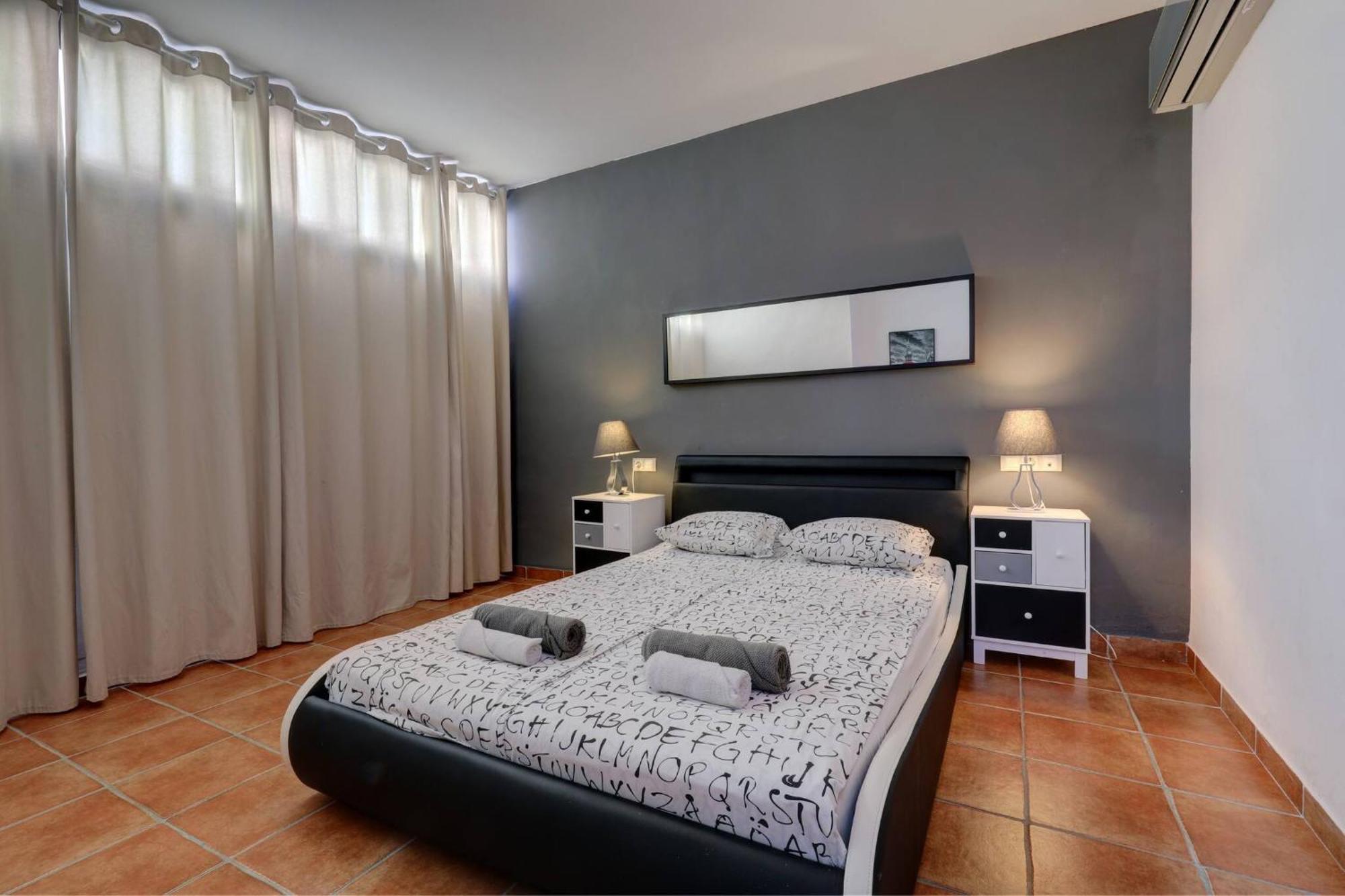 011 Bright And Spacious Villa With Private Pool 贝纳尔马德纳 外观 照片