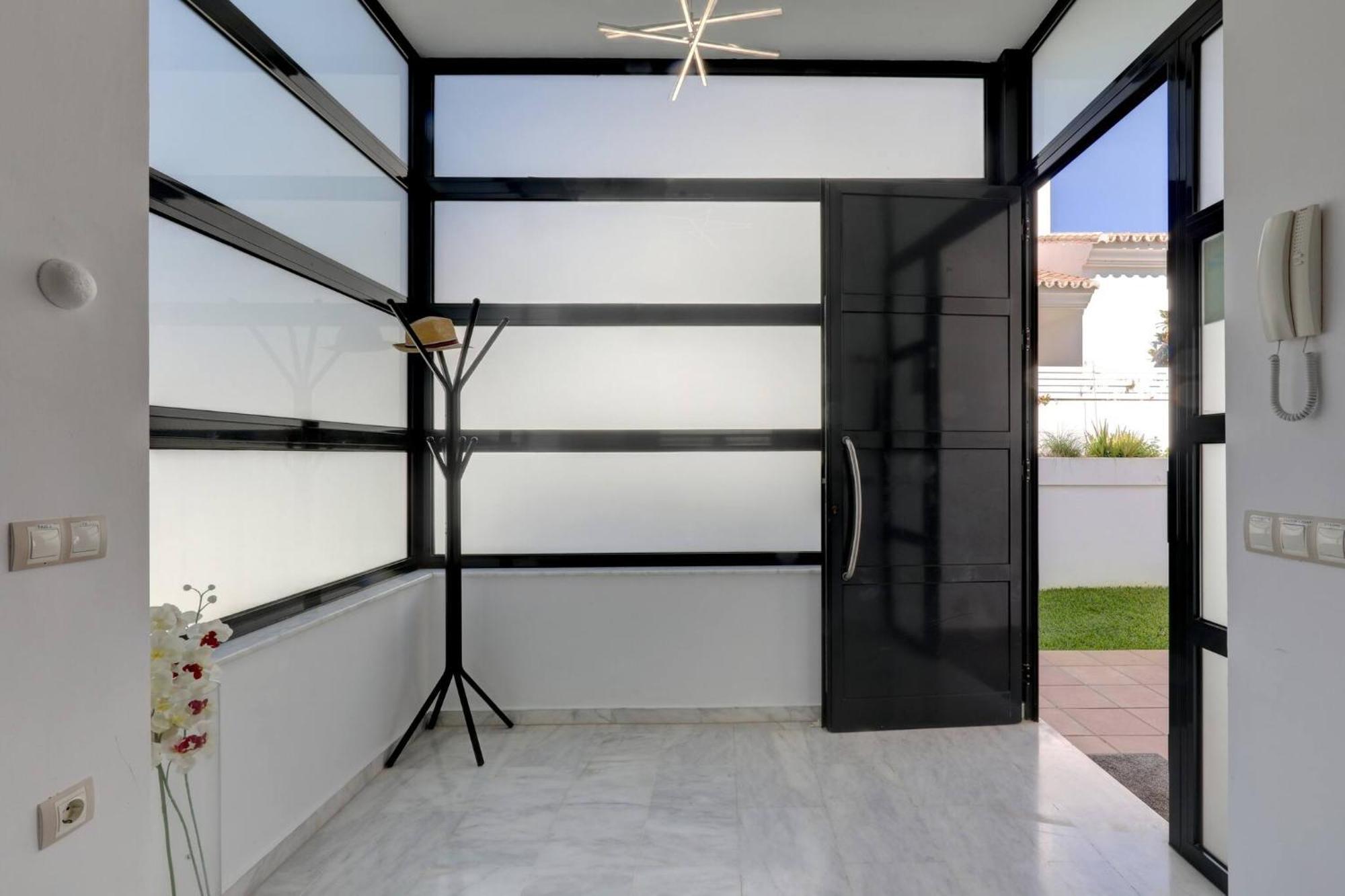 011 Bright And Spacious Villa With Private Pool 贝纳尔马德纳 外观 照片