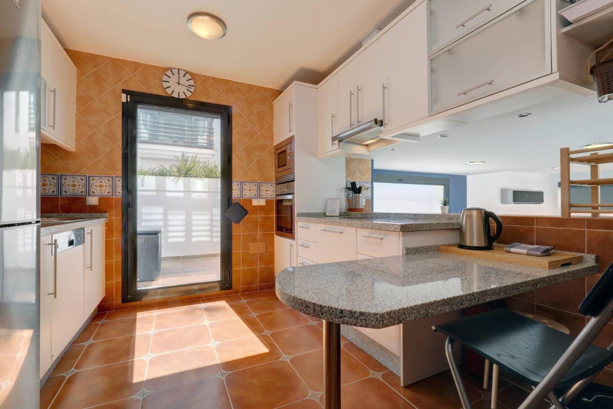 011 Bright And Spacious Villa With Private Pool 贝纳尔马德纳 外观 照片