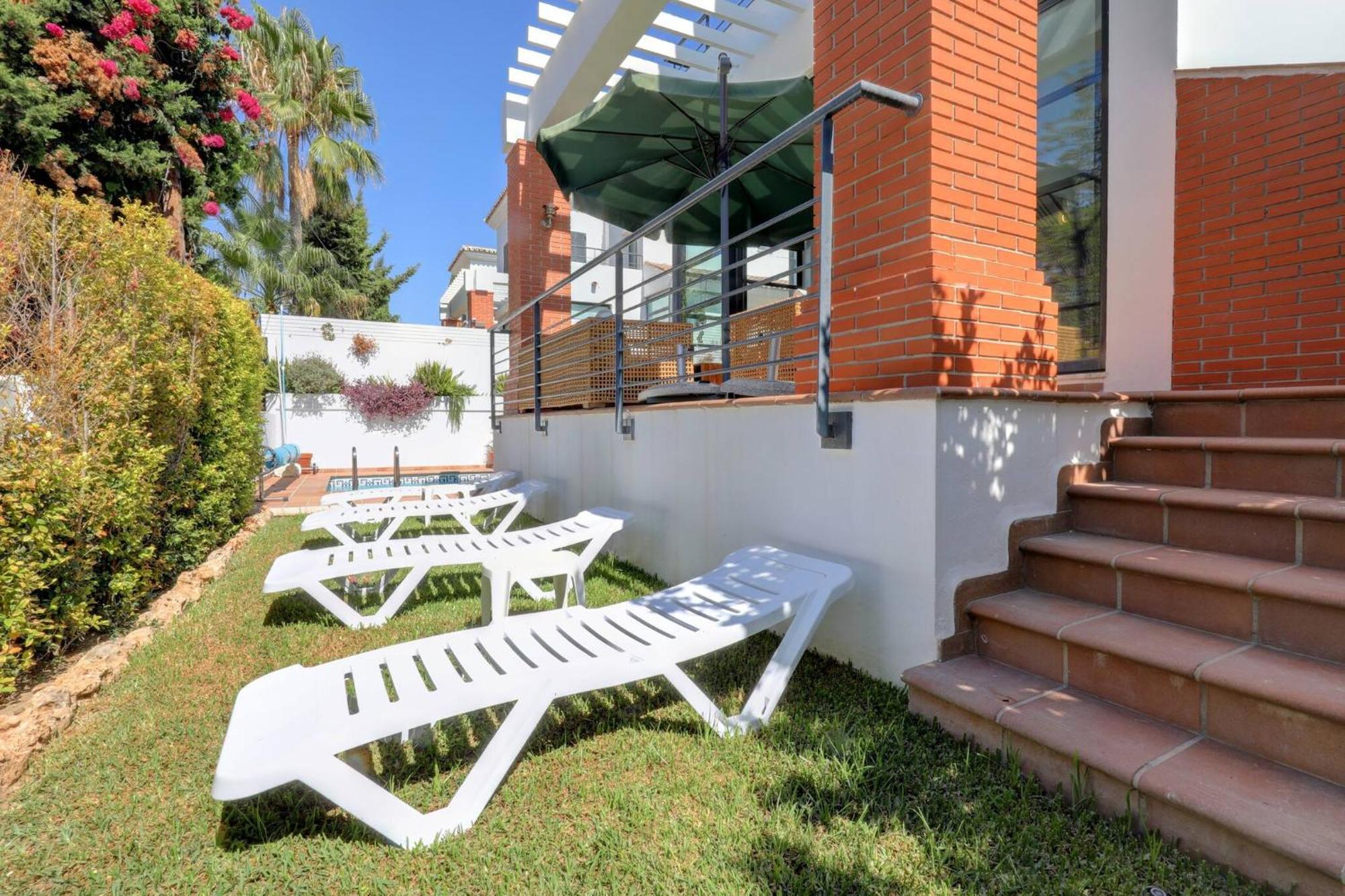 011 Bright And Spacious Villa With Private Pool 贝纳尔马德纳 外观 照片