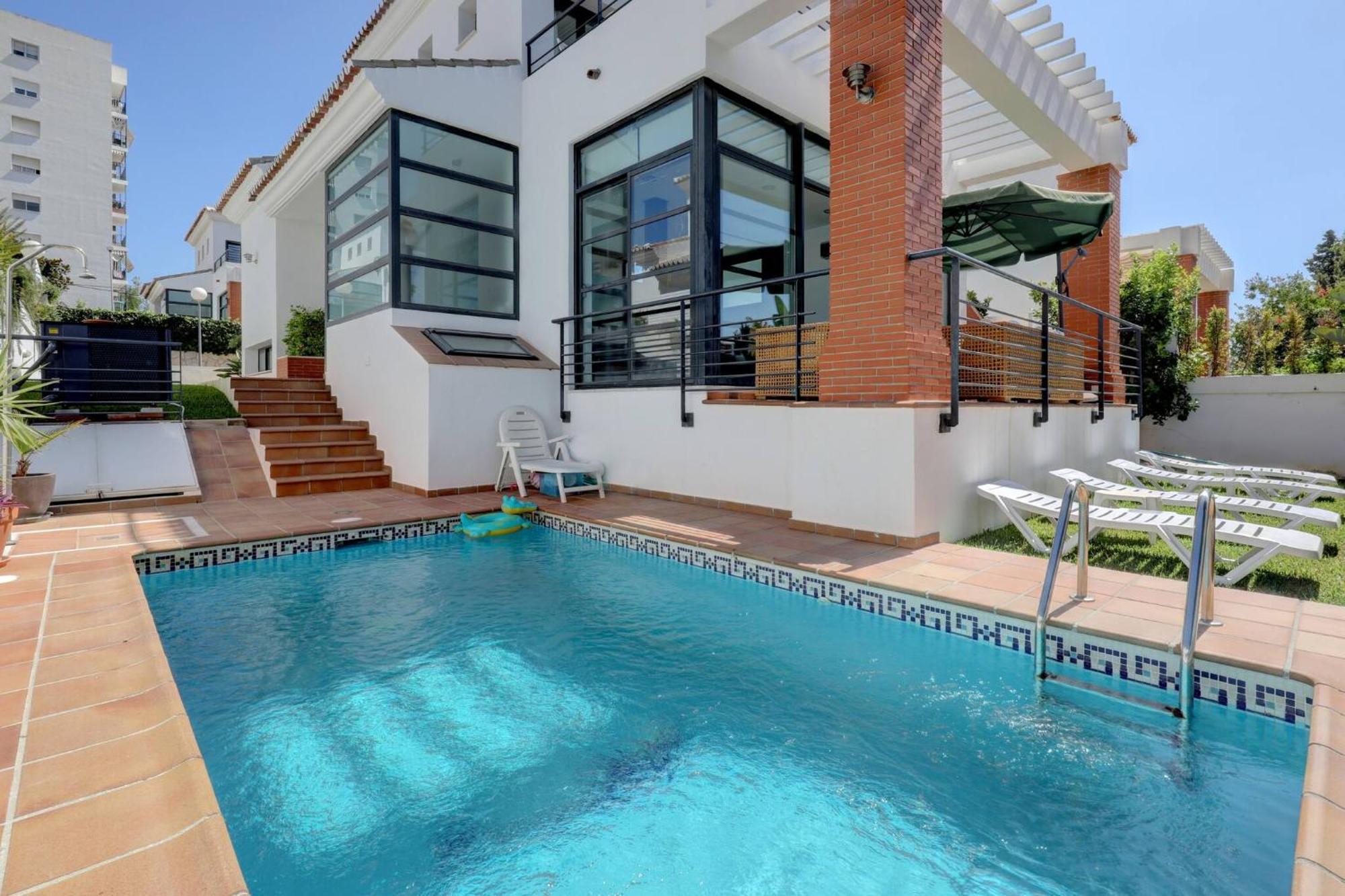 011 Bright And Spacious Villa With Private Pool 贝纳尔马德纳 外观 照片